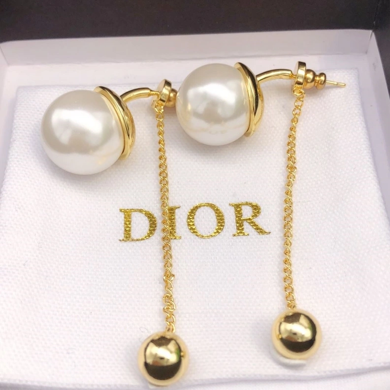 Christian Dxxr Earrings Soft 294476