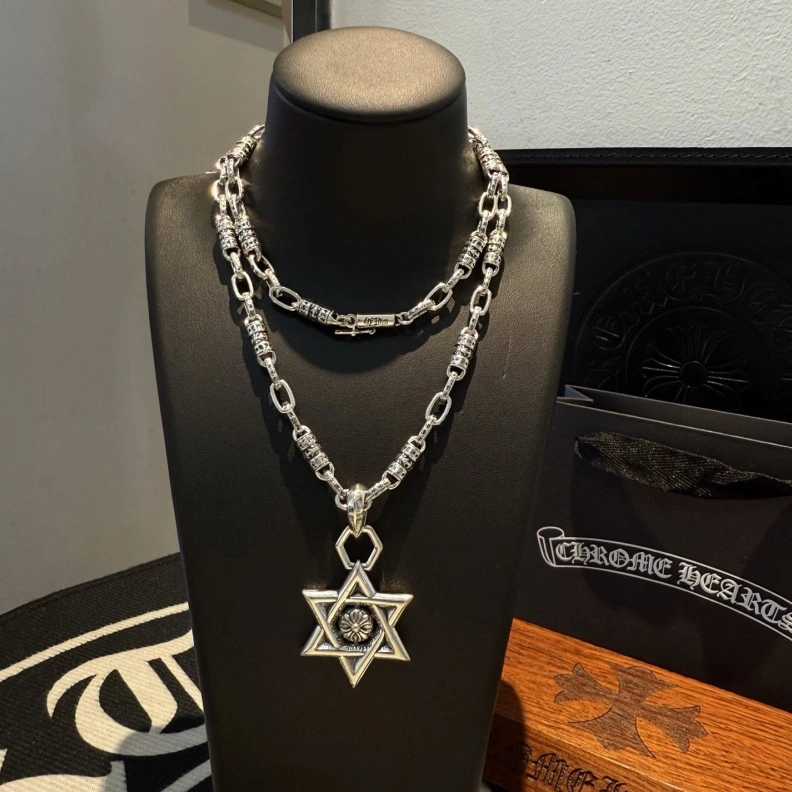 EyeCatching Chrxmx Hxxrts Necklaces 297693