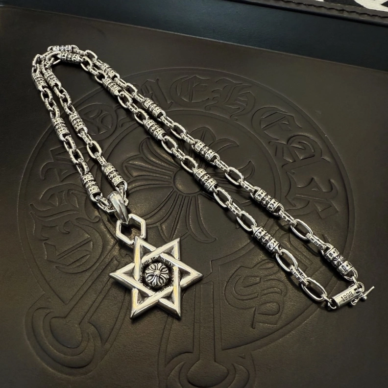 EyeCatching Chrxmx Hxxrts Necklaces 297693