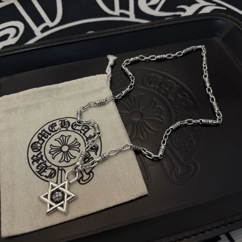 EyeCatching Chrxmx Hxxrts Necklaces 297693