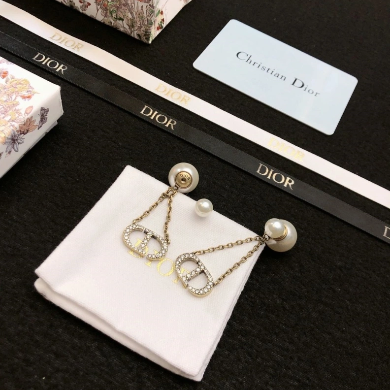 Christian Dxxr Earrings Trendsetting 294451