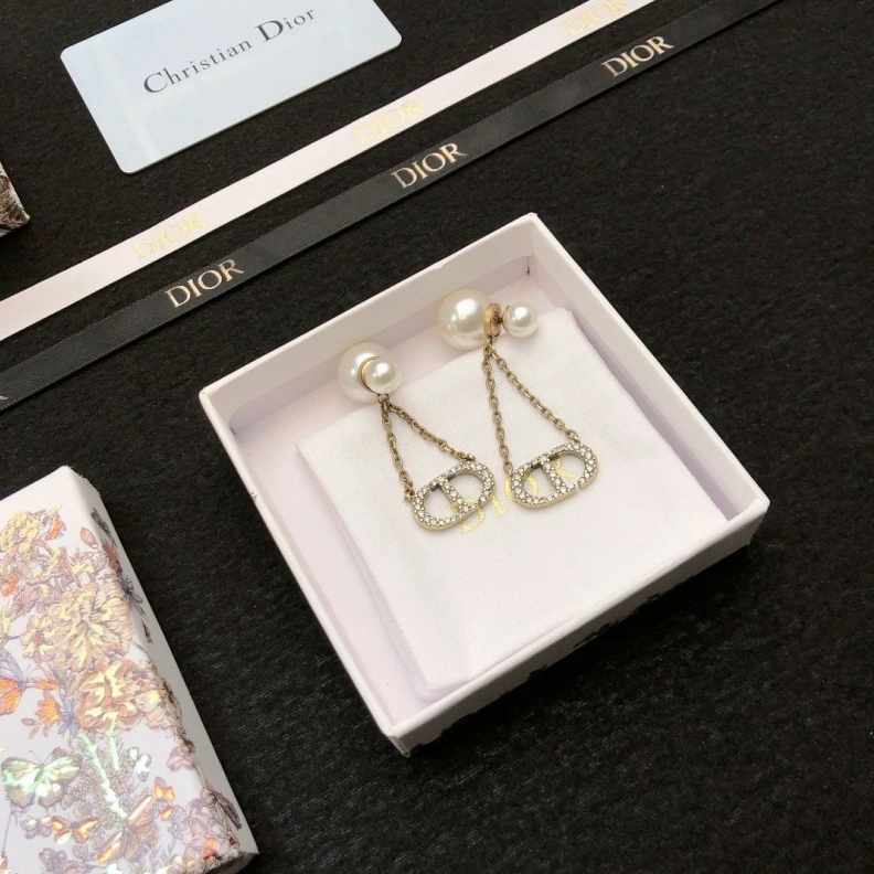 Christian Dxxr Earrings Trendsetting 294451