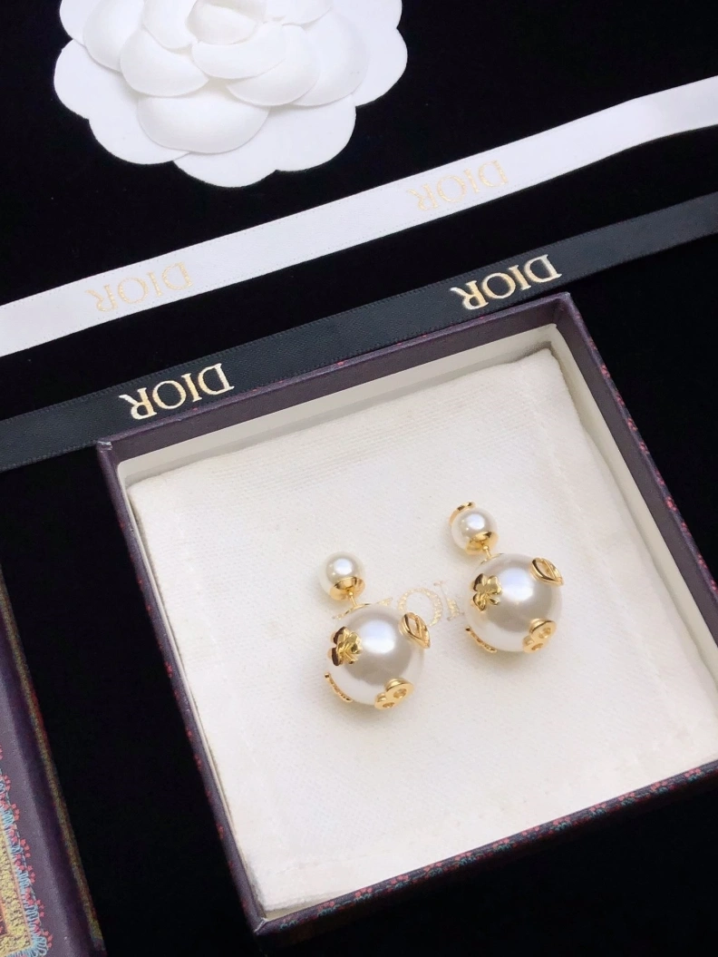 Refined Christian Dxxr Earrings 294448