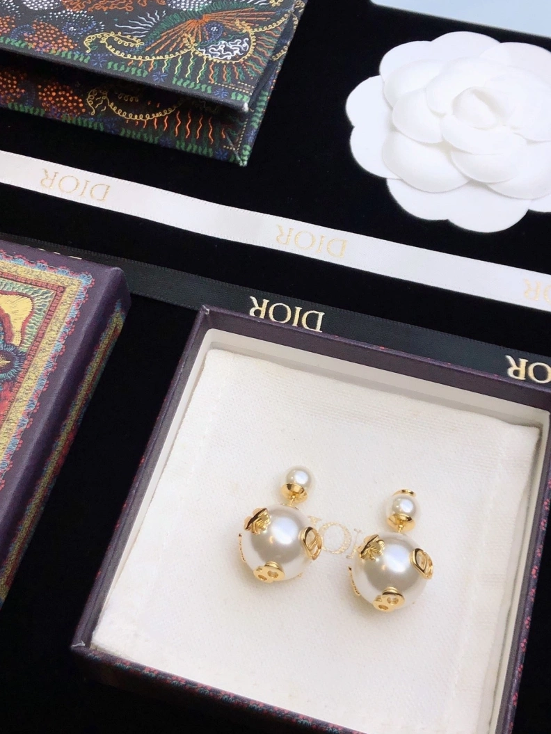 Refined Christian Dxxr Earrings 294448