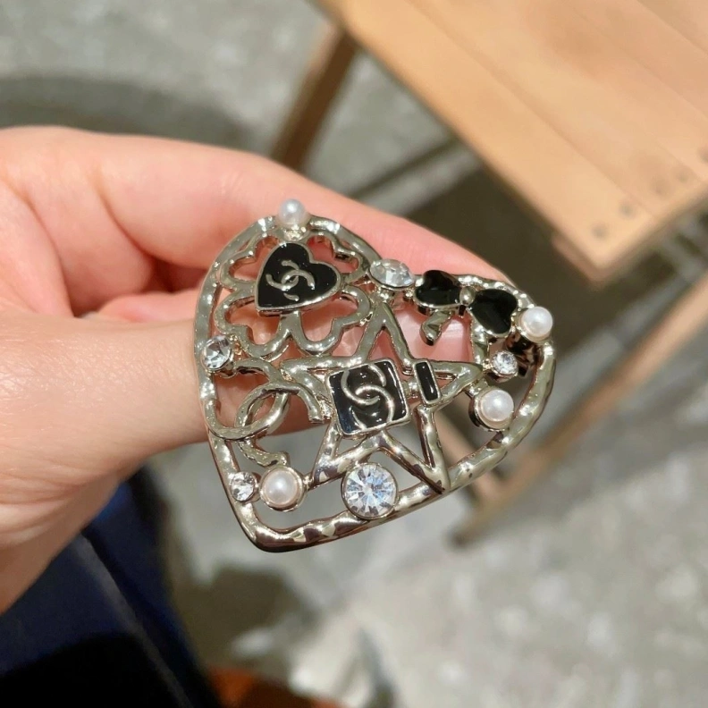 Affordable Chxnxl Brooches 287751