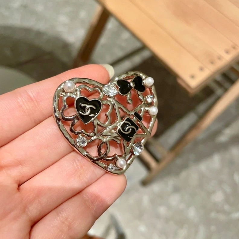 Affordable Chxnxl Brooches 287751