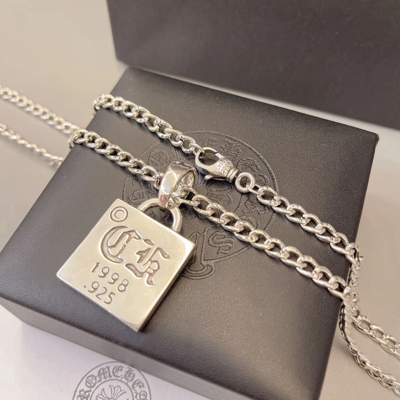 Resilient Chrxmx Hxxrts Necklaces 297688