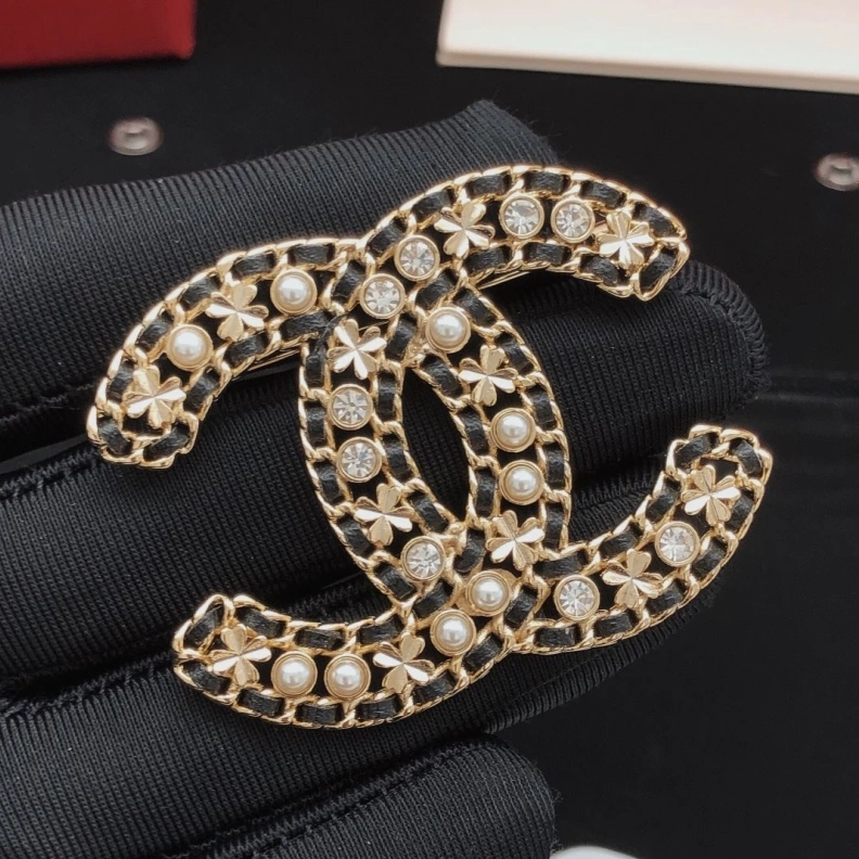 Resilient Chxnxl Brooches 287743
