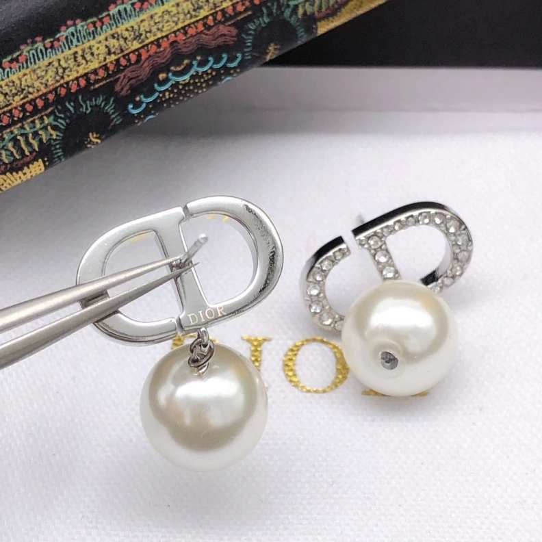 HighQuality Christian Dxxr Earrings 294430