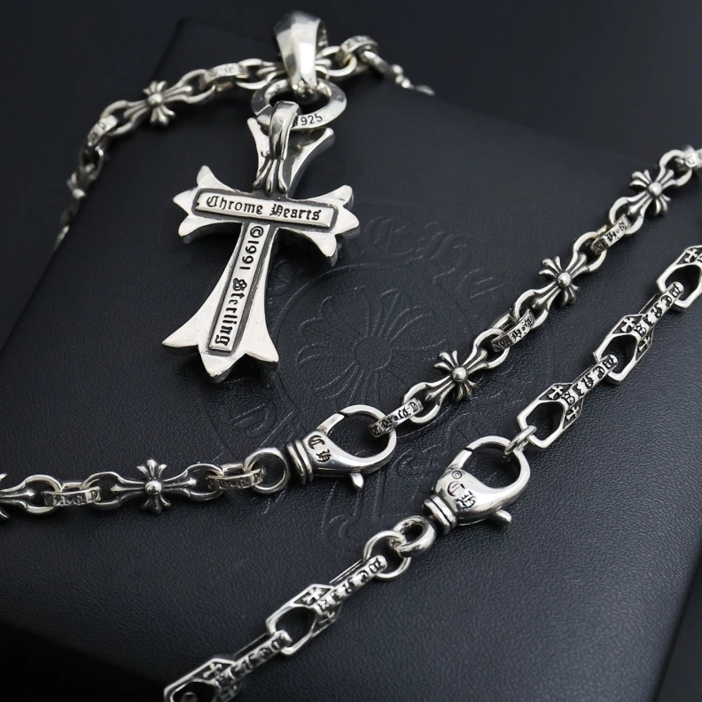 GoAnywhere Chrxmx Hxxrts Necklaces 297652