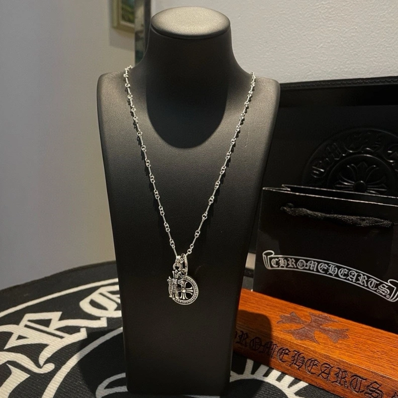 UrbanStyle Chrxmx Hxxrts Necklaces 297646