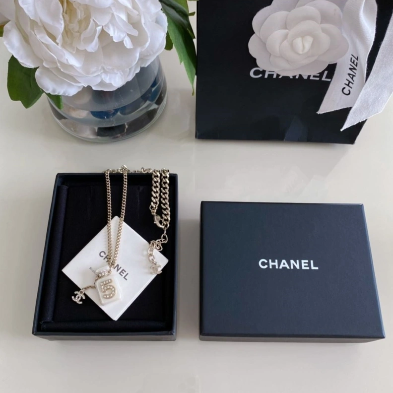 Minimalist Chxnxl Necklaces 286615