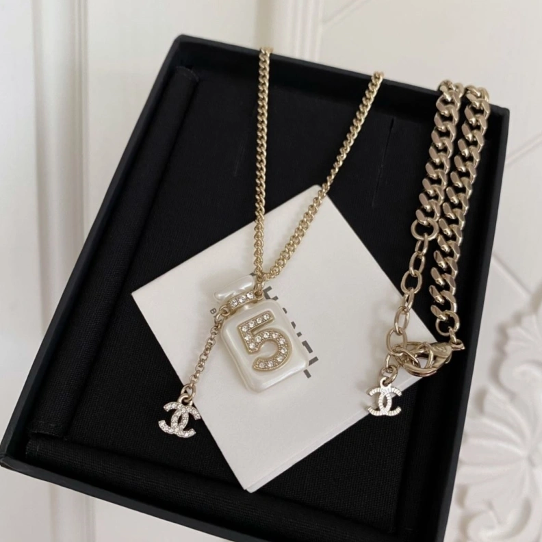 Minimalist Chxnxl Necklaces 286615
