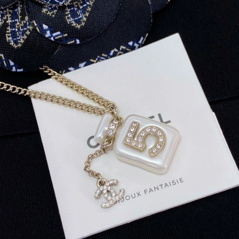 Minimalist Chxnxl Necklaces 286615