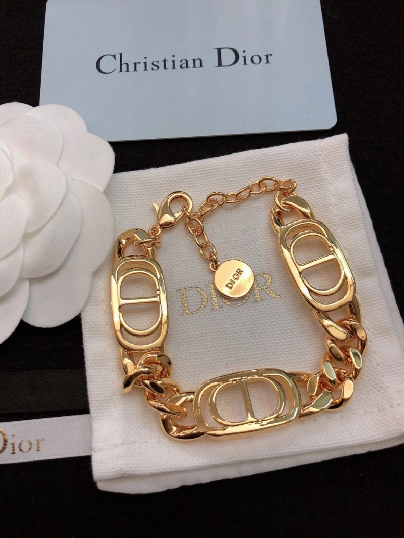 EyeCatching Christian Dxxr Necklaces 294335