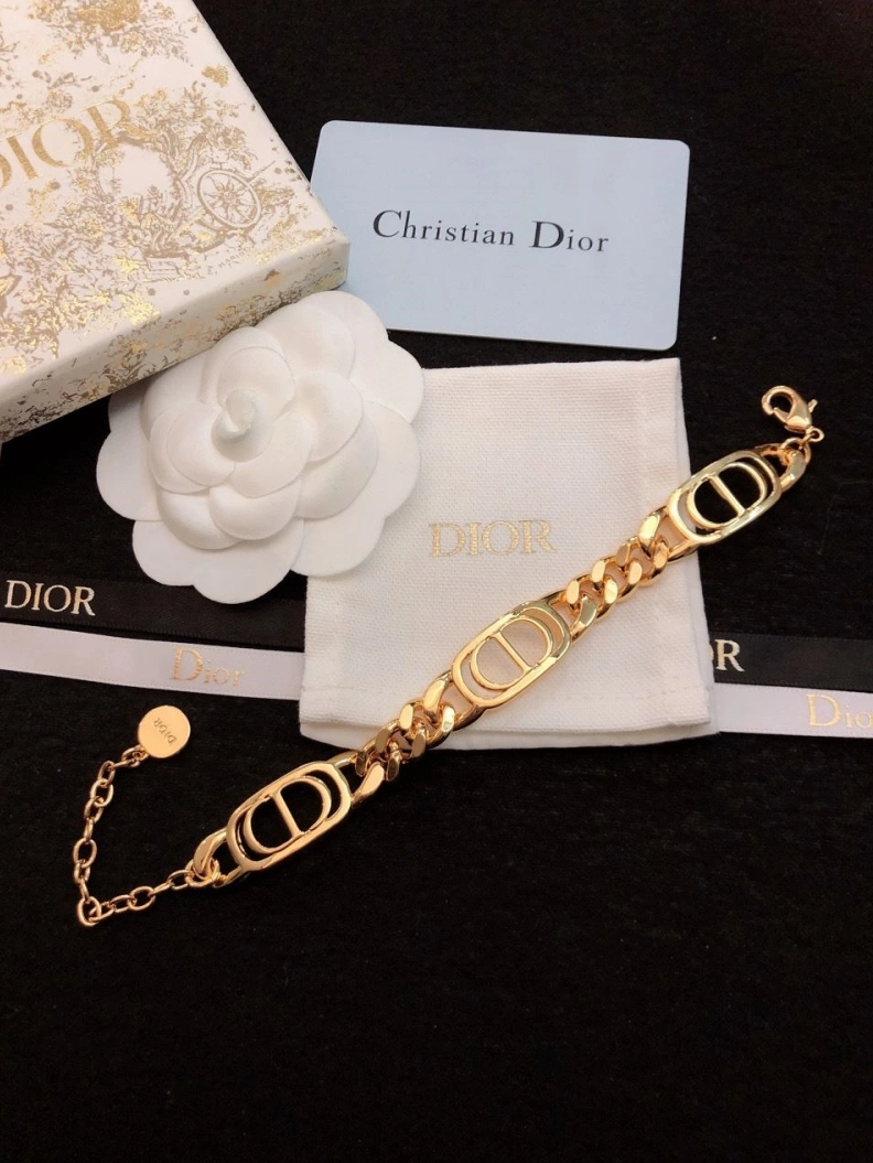 EyeCatching Christian Dxxr Necklaces 294335