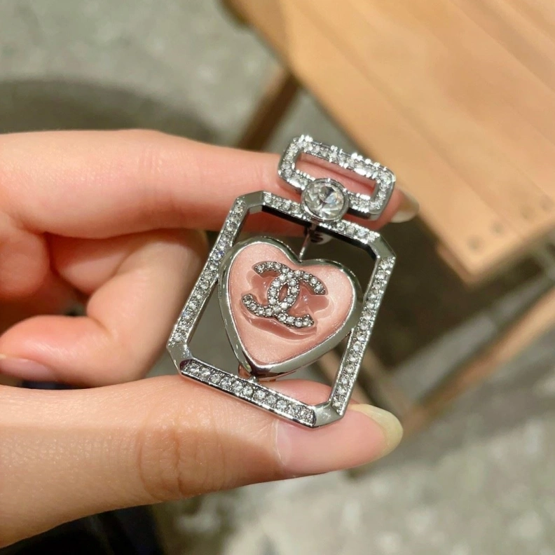 Compact Chxnxl Brooches 287750