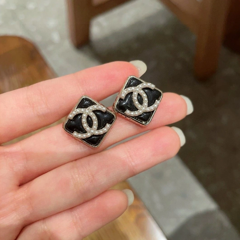Comfortable Chxnxl Earrings 287044