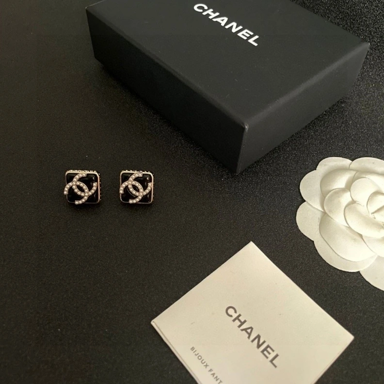Comfortable Chxnxl Earrings 287044