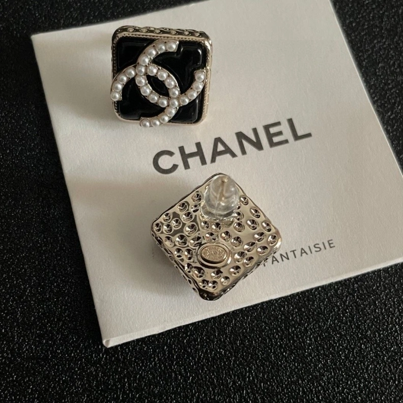 Comfortable Chxnxl Earrings 287044