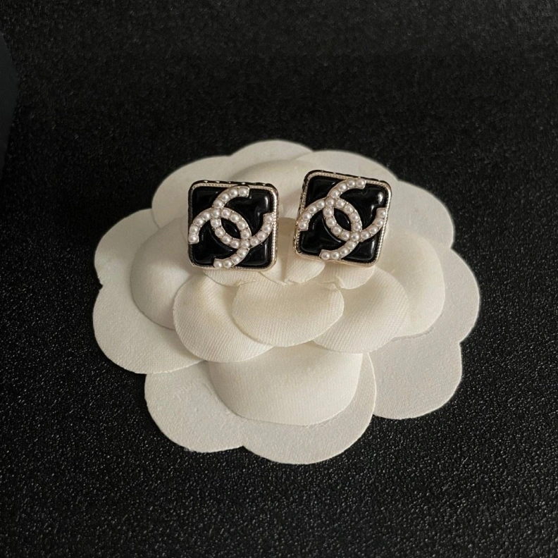 Comfortable Chxnxl Earrings 287044