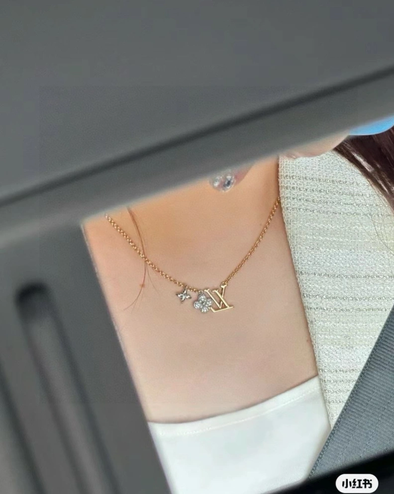 Trendsetting LX Necklaces 309239