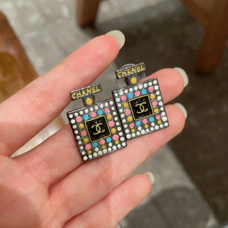 Resilient Chxnxl Earrings 287040
