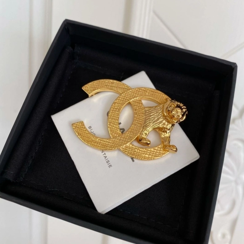 Lightweight Chxnxl Brooches 287737