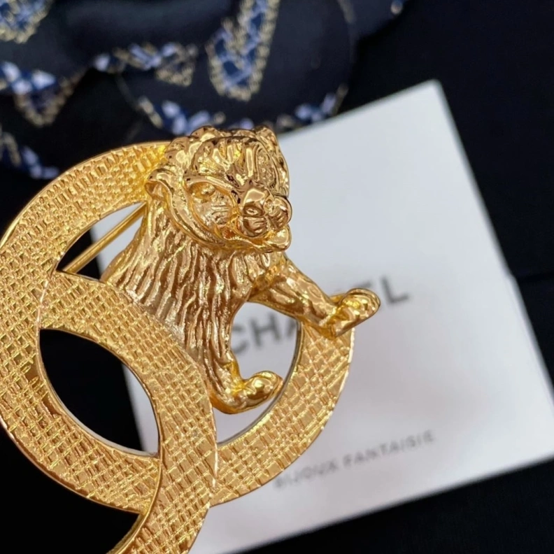 Lightweight Chxnxl Brooches 287737