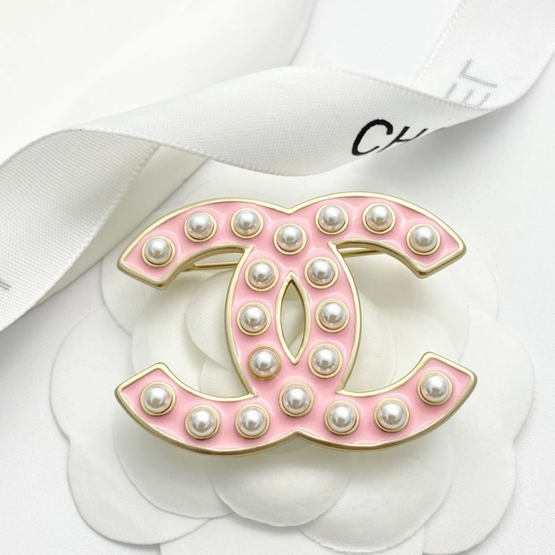HighQuality Chxnxl Brooches 287727