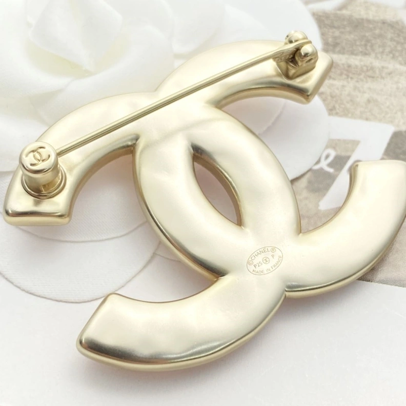 HighQuality Chxnxl Brooches 287727