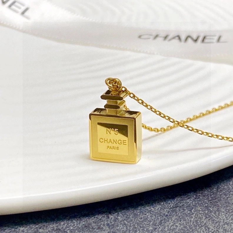 Stylish Chxnxl Necklaces 286595