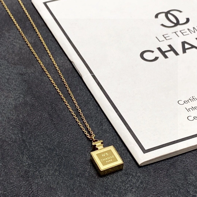 Stylish Chxnxl Necklaces 286595