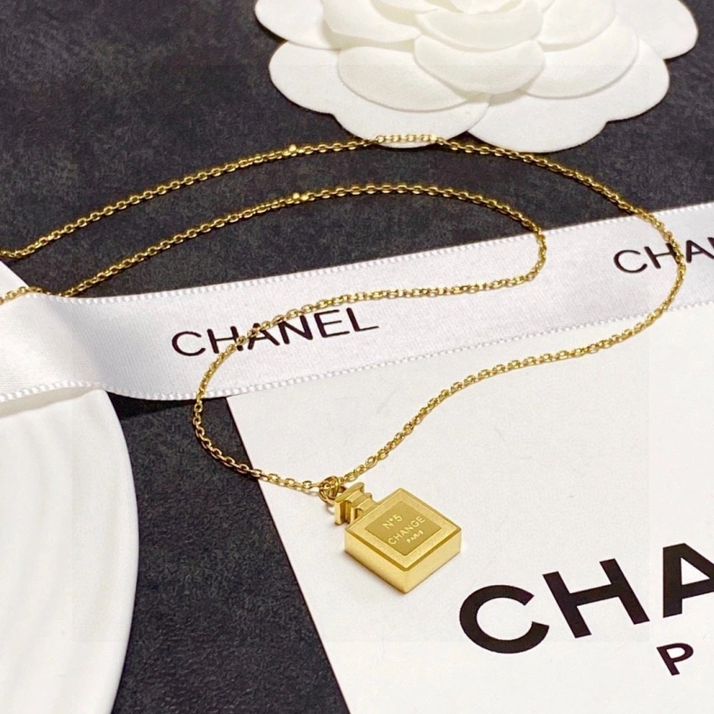 Stylish Chxnxl Necklaces 286595