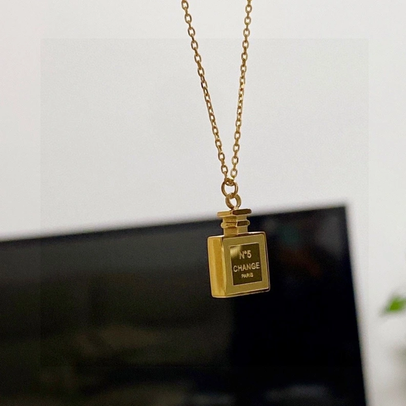 Stylish Chxnxl Necklaces 286595