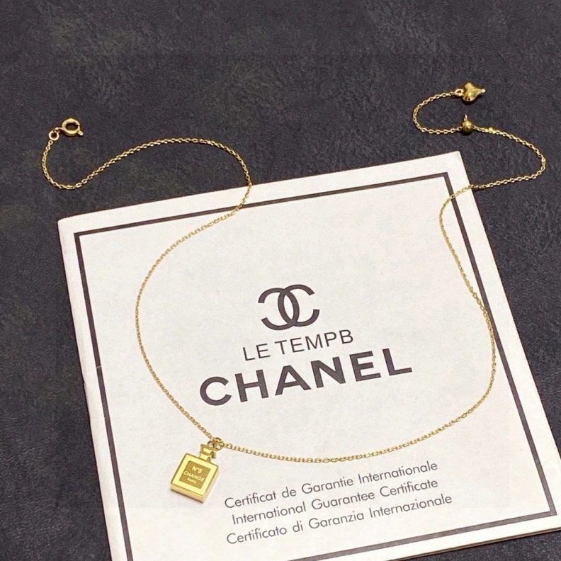 Stylish Chxnxl Necklaces 286595