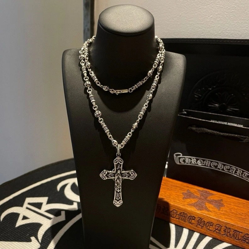 WellDesigned Chrxmx Hxxrts Necklaces 297615
