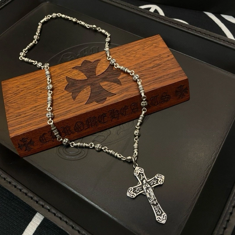 WellDesigned Chrxmx Hxxrts Necklaces 297615