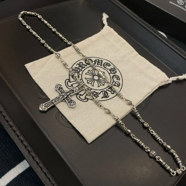 WellDesigned Chrxmx Hxxrts Necklaces 297615