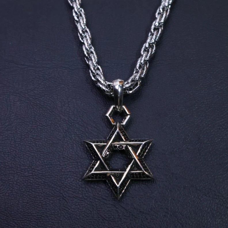 Classic Chrxmx Hxxrts Necklaces 297603