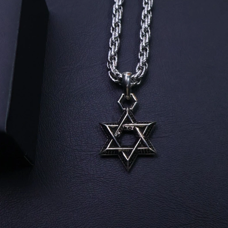 Classic Chrxmx Hxxrts Necklaces 297603