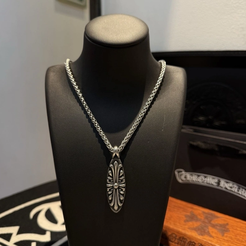 Classic Chrxmx Hxxrts Necklaces 297584