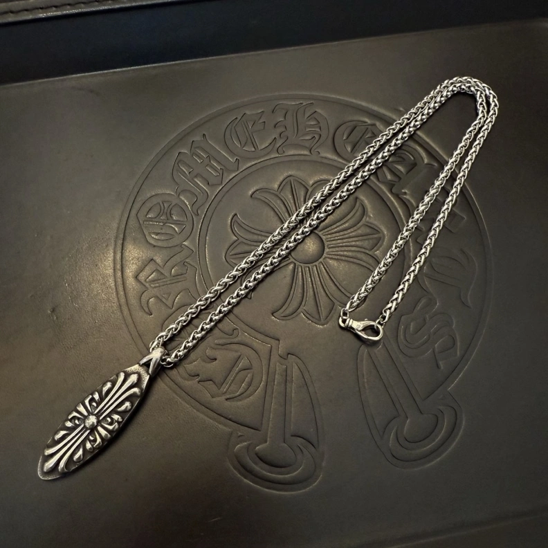 Classic Chrxmx Hxxrts Necklaces 297584