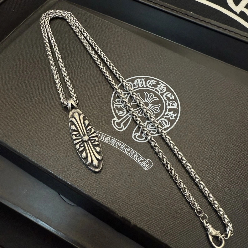 Classic Chrxmx Hxxrts Necklaces 297584