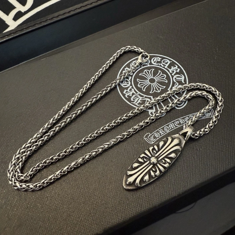 Classic Chrxmx Hxxrts Necklaces 297584