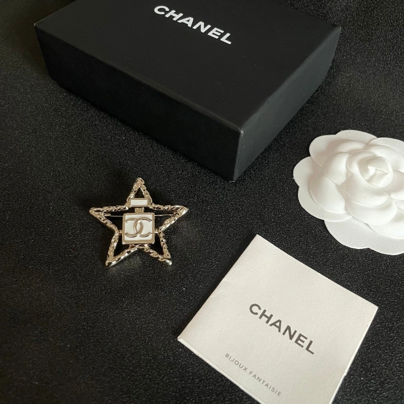 HighQuality Chxnxl Brooches 287745