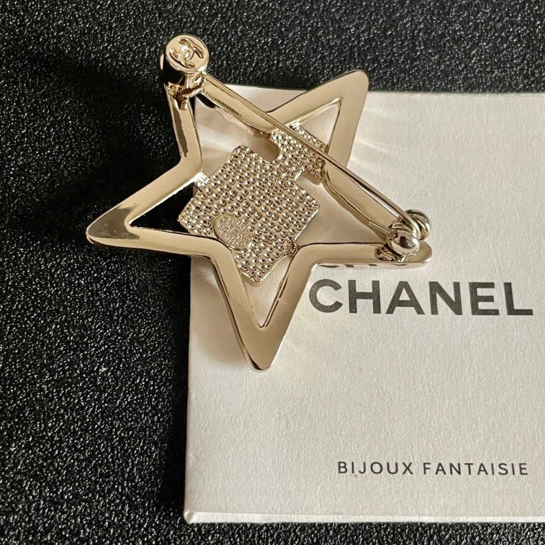 HighQuality Chxnxl Brooches 287745