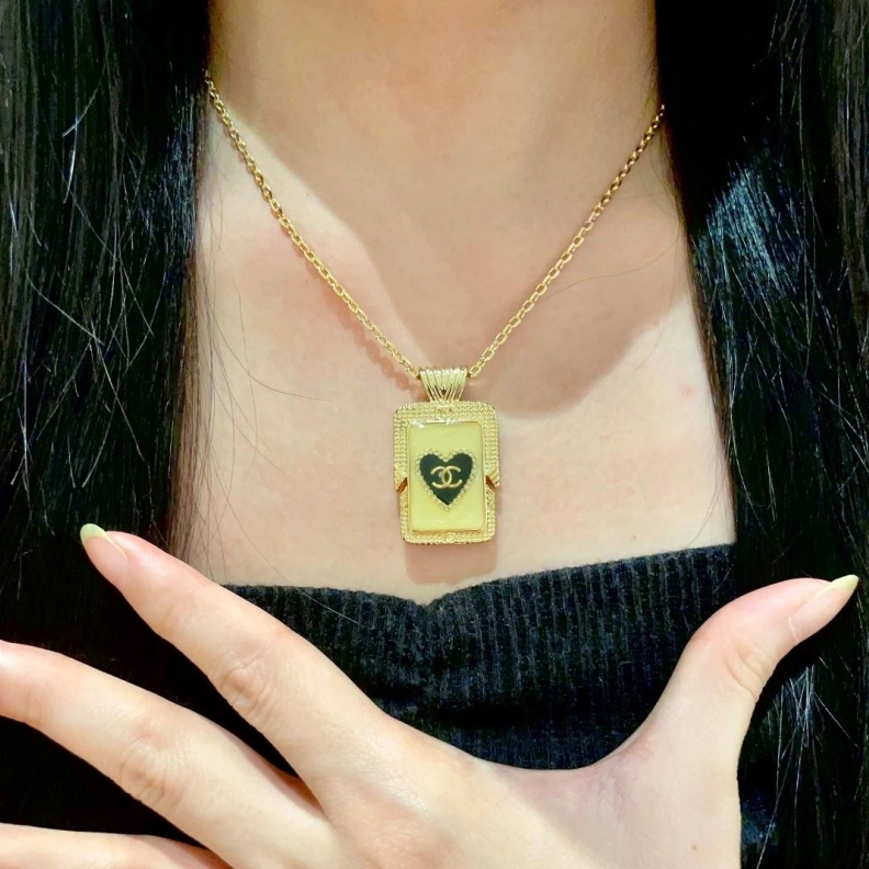 Lightweight Chxnxl Necklaces 286574