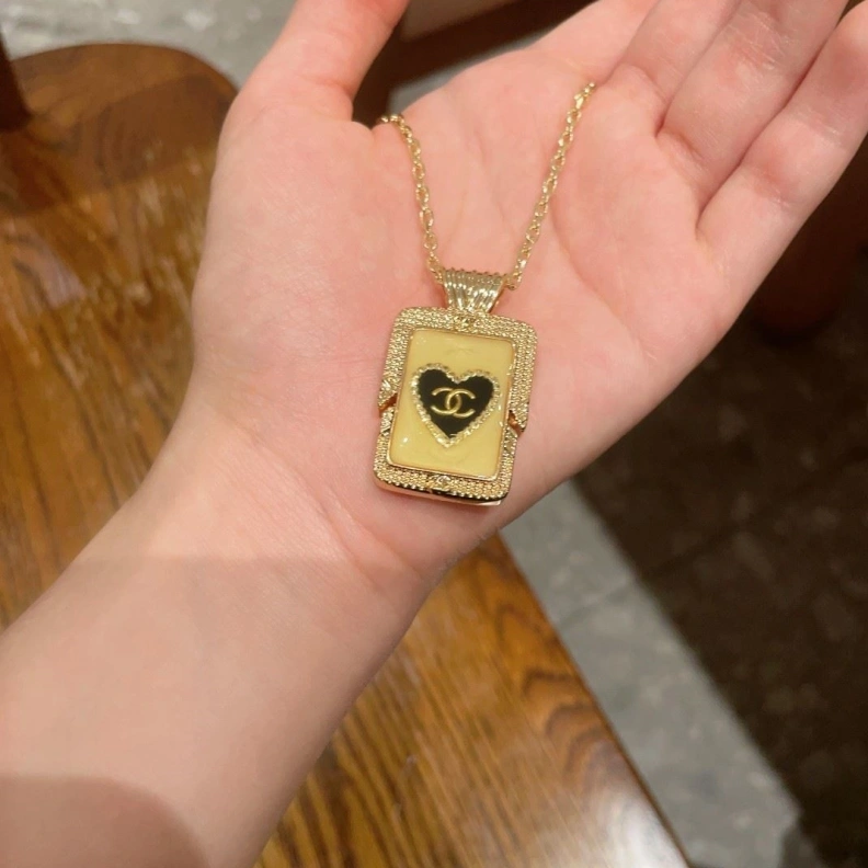 Lightweight Chxnxl Necklaces 286574