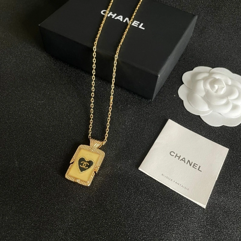 Lightweight Chxnxl Necklaces 286574